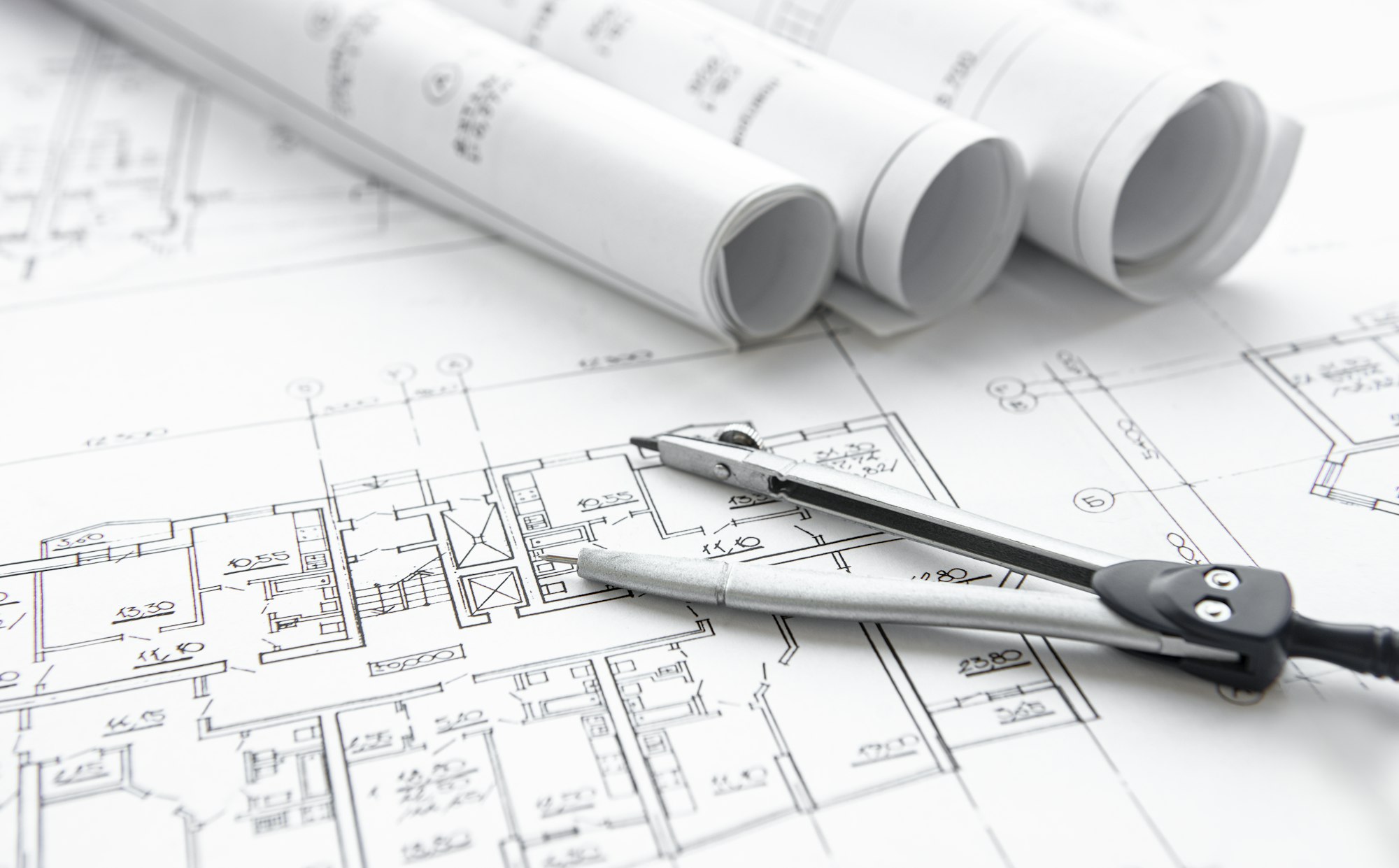 Architekten bei der Erstellung eines Bauplans.
